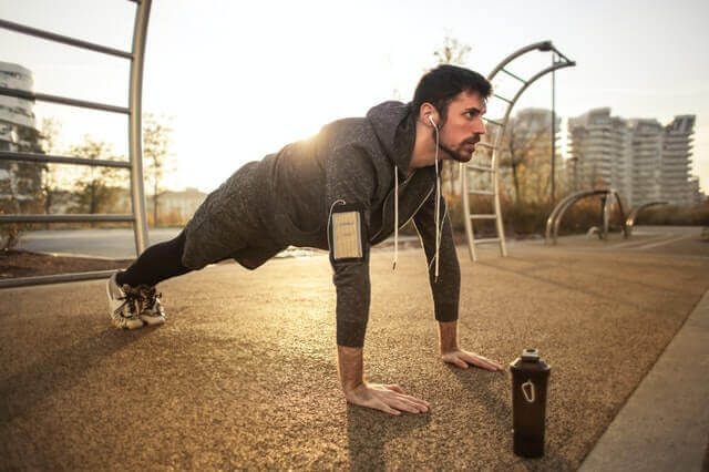 Muskelaufbau mit Liegestützen Liegestützübungen für Kraft und Fitness