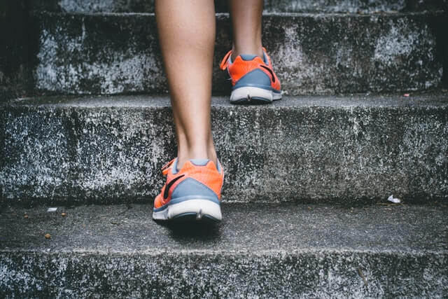 Krafttraining Laufsport Treppensteigen im Laufsport